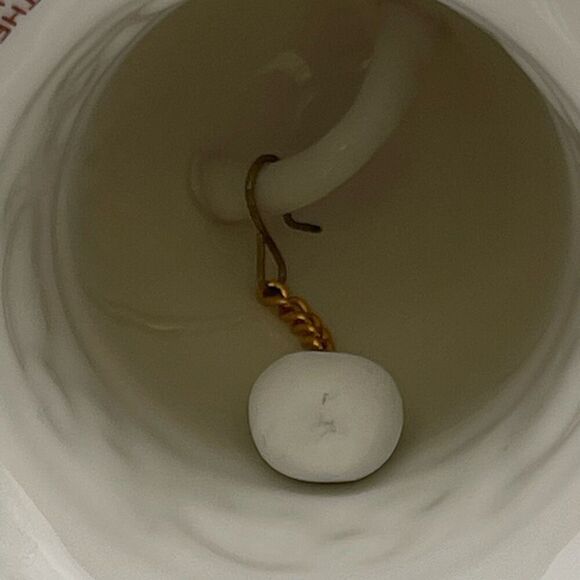 AVON Bell White Dove Exclusively Handcrafted 1981 Tapestry Collection Figurine - Picture 8 of 9